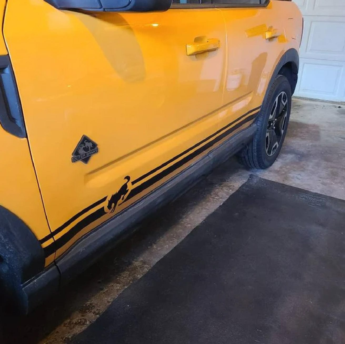 Custom Ford Bronco side stripe vinyl decal kit installed by Brothers Graphics